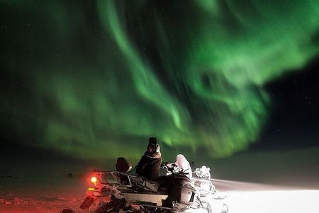Northern Lights Snowmobile Hunt