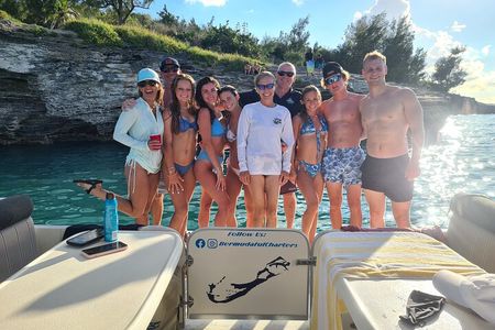 Bermuda Private Boat Charter: Snorkel, Cliff Jumping & Sightseeing 