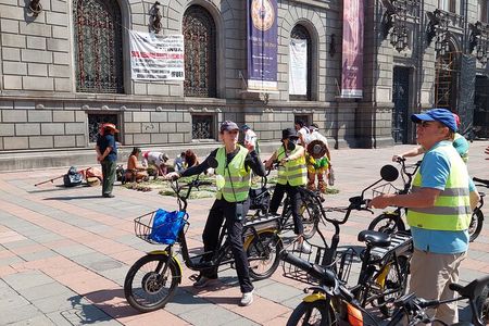 Mexico City E-Bike Tour with a taco and churros stop