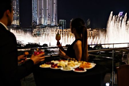 Enjoy Dubai Burj Khalifa With Dinner at a Tower Restaurant