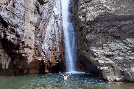 Tamanique Waterfalls Complex Trek + El Tunco Beach 