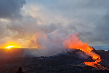 Small Group Volcano Hike with a Professional Geologist