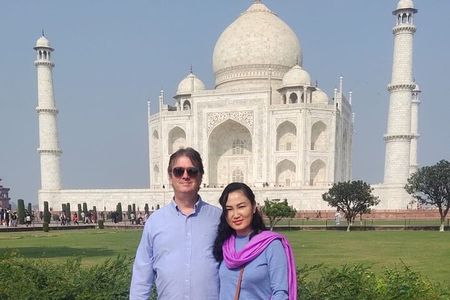 All Inclusive Day Trip to Taj Mahal from Delhi by Express Train