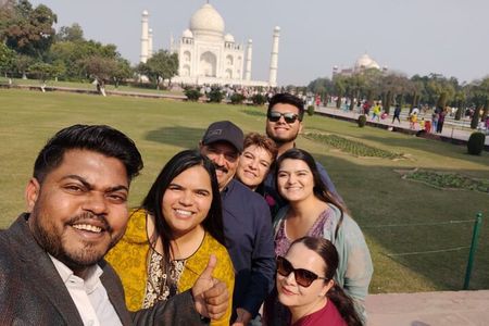 Taj Mahal Sunrise, Agra Fort and Fatehpur Sikri - Private Tour from Jaipur