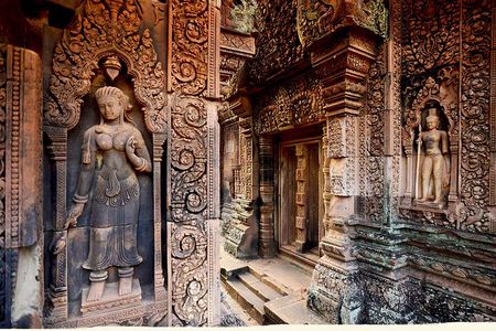 Banteay Srey temple and big group temples tours