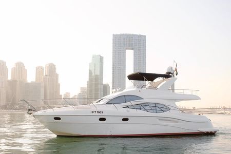 2-Hour Dubai Sea Escape, Swim, Tan & Sightseeing 