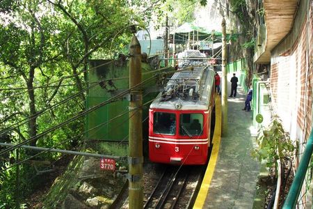 Corcovado Train and Sugarloaf Mountain Guided Tour with Transfer