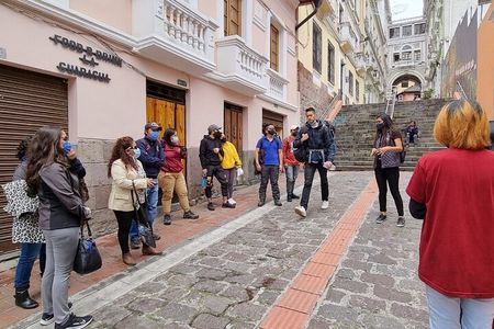 Private colonial walk trough the Old Town in Quito