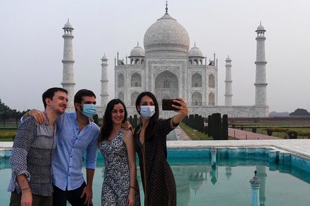 From Delhi Taj Mahal and Agra Fort Private Tour By India's fastest Train