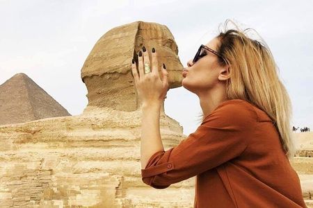 Guided Tour to Giza Pyramids & Sphinx + Mummies Museum + Coptic Cairo + Lunch