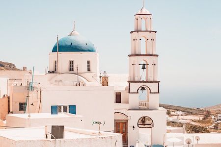 Santorini Bliss: Discover the Charms of the Southern Delight