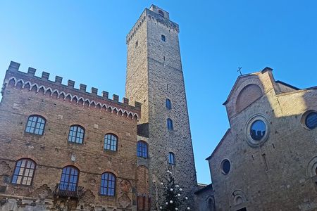 Wine tour in Chianti and visit of San Gimignano for small groups