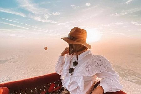 Dubai Hot Air Balloon Ride with Breakfast, Falconry & Camel Ride