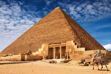 Full-Day Private Guided Camel Ride, Museum & Pyramids Tour in Cairo