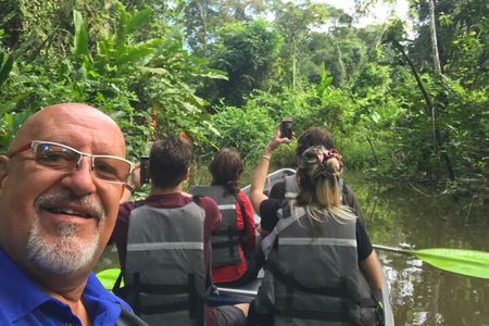 Canoe Tour through Parque N. Tortuguero in Français, English, Español , Dutch
