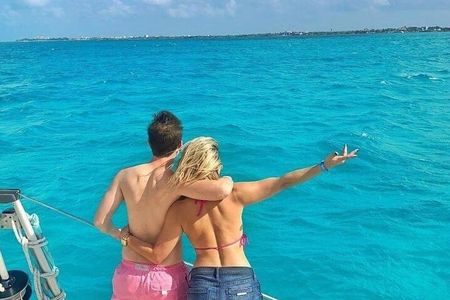 Catamaran Only Adults experience to Isla Mujeres + Exclusive Beach Club