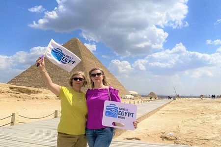 Discover Giza Pyramids and the Egyptian Museum and Old Cairo-Guide and Lunch Inc