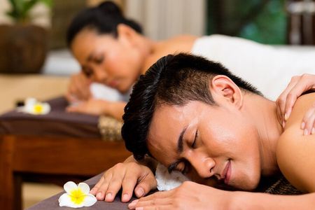 Honeymoon 90-Minute Couples Massage Package