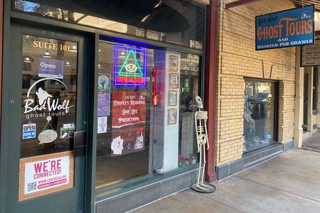 Texas’ Oldest Haunted Pub Crawl Shared Walking Tour