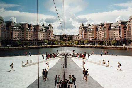 Oslo: Private VIP City Tour by Luxury Minivan with Driver & Guide