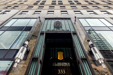 Chicago Walking Tour: Art Deco Skyscrapers Riverfront