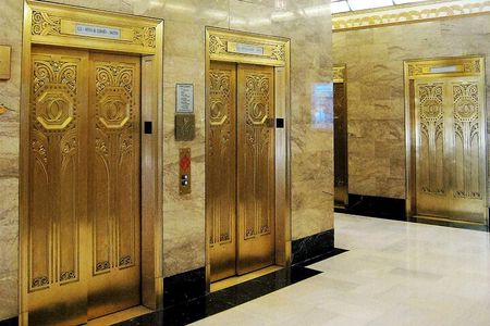 Chicago Walking Tour: Art Deco Skyscrapers Riverfront