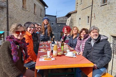 2-Hour Visit to the Slow Food Farmer's Market and Agri-Aperitif