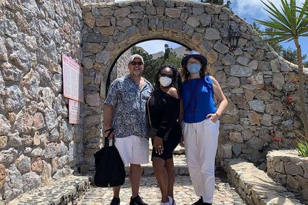 Private Santorini Half Day Highlights 4-Hour Tour & Native Driver