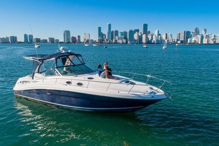 Miami Private Yacht Rental 2 to 4 hours for 12 ppl, Champagne