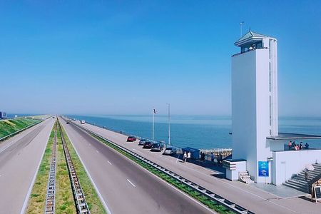 Day Tour Giethoorn, Afsluitdijk and Zaanse Schans with Boat Cruise