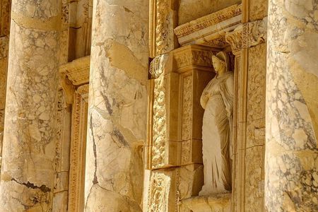Daily Ephesus and Virgin Mary House Tour with Lunch Included