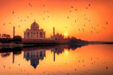 Private Full-day Historical Adventure Tour in Agra by Gatimaan Express