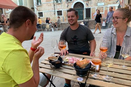 A Venetian Evening: Wine Tasting and Cicchetti with a Local Guide