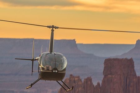 Corona Arch & Canyon Run Heli Tour - 20 minutes