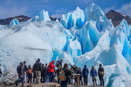 Blue Safari: Perito Moreno Glacier with Hiking and Navigation 