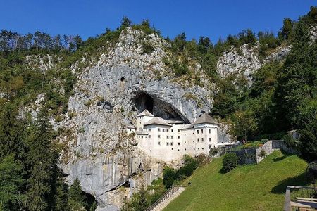 Ljubljana: Postojna cave & Predjama castle small group tour