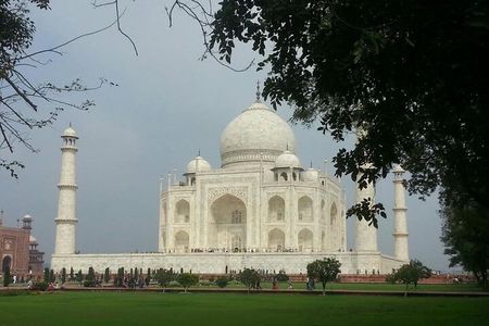 Day Trip to Agra from Delhi Including Taj Mahal and Agra Fort