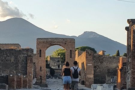 Pompeii tour at sunset time - A visit away from the crowds