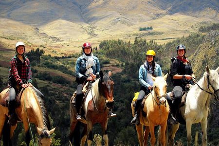 Horseback Riding in Miradores del Valle del Cusco, Perú