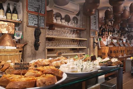 Dark Venice: Ghosts, Crimes, Legends & Spritz 