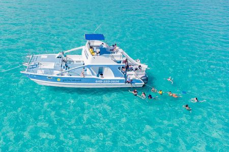 Private 7-Hour Catamaran Tour in Turks and Caicos
