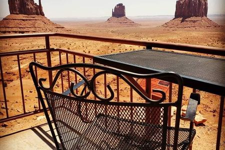 1.5 Hour Jeep Tour in Monument Valley 