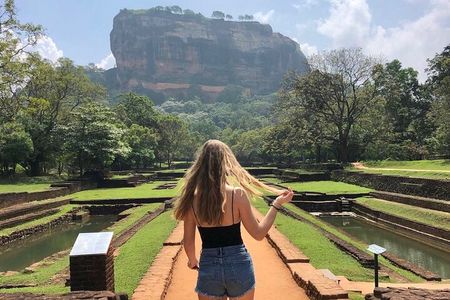Sigiriya Rock Fortress and Cave Temples Day Trip