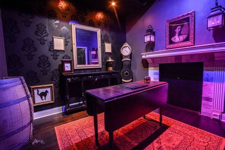 Escape Room Live Alexandria: 60-Minute Adventures