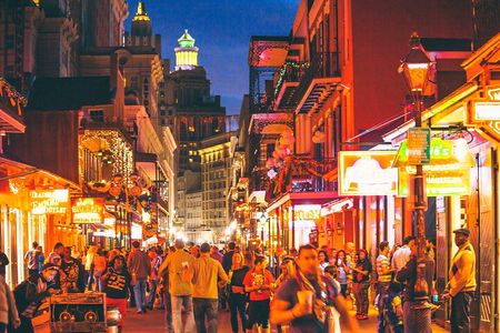 Sin and Tonic Pub Crawl in New Orleans