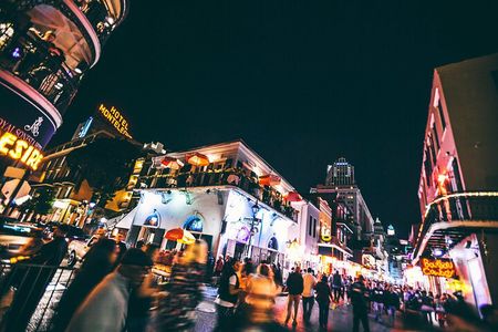 Sin and Tonic Pub Crawl in New Orleans