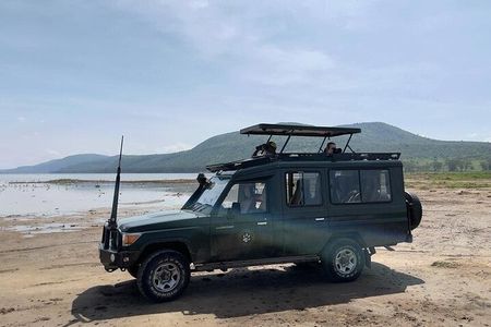Olpejeta, Lake Naivasha, Masai Mara 5 Days Private Kenya Jeep tour