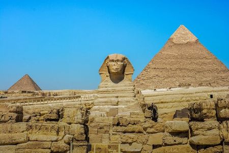 Cairo/Giza: 2-Day Pyramid, Museum, Bazaar Private Tour
