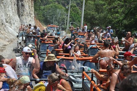 Alanya Jeep Safari in Taurus Mountains with Lunch at Dimcay River
