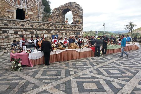 Best of Godfather and Taormina Tour with Street Food Tasting